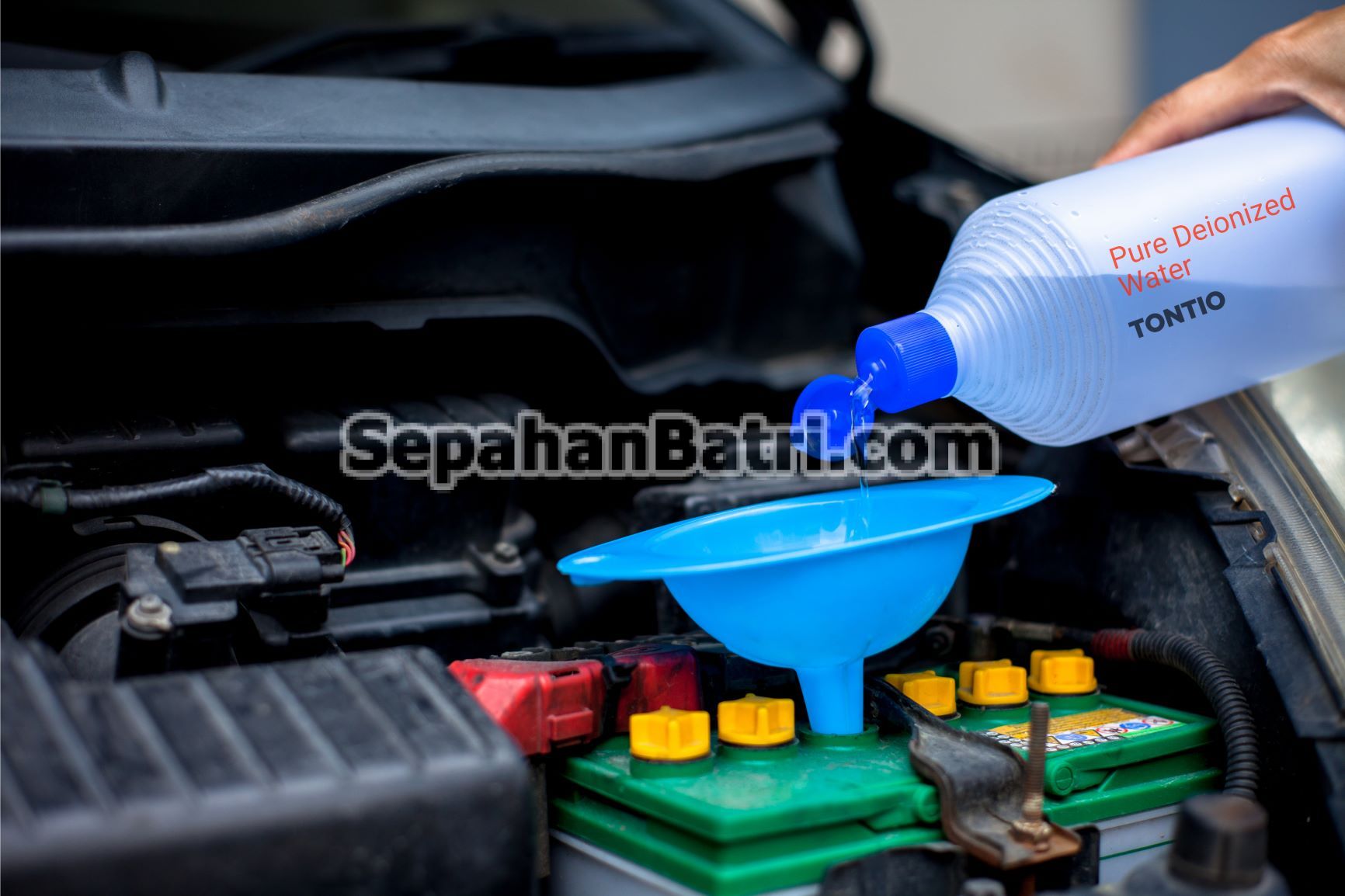 بررسی آب باتری خودرو