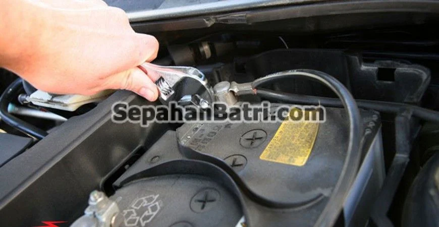 نحوه تعویض باتری ماشین